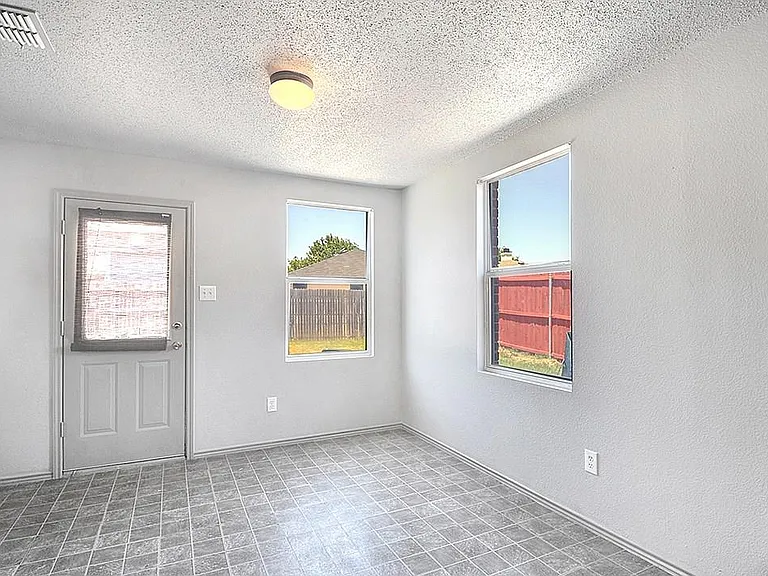 3327 Andalusian Dr — Photo 13