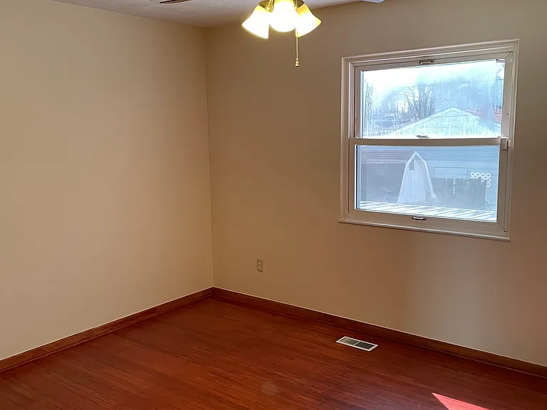 4045 Clover Ridge Ct — Photo 8