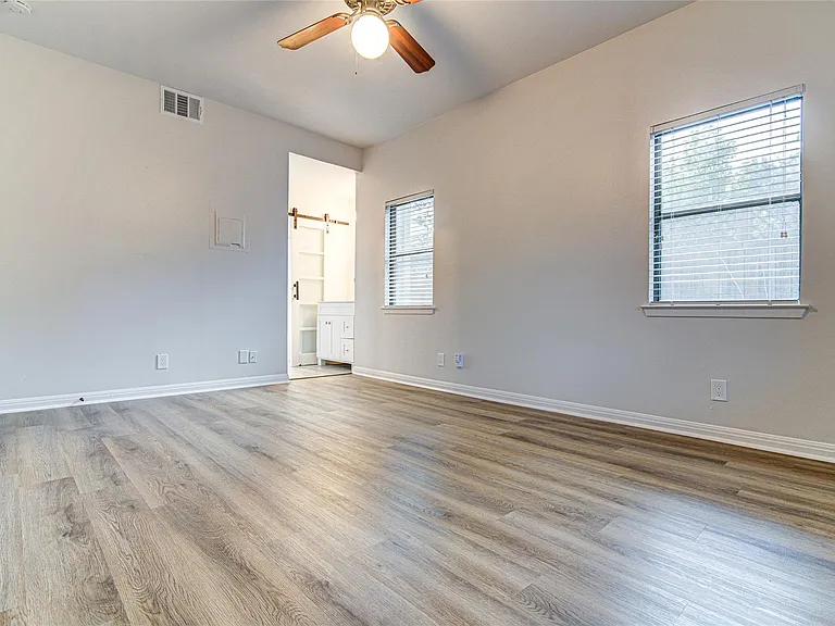 311 W Mary St — Photo 21