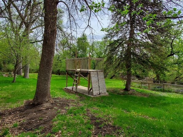 674 2nd St, Dawson, MN 56232