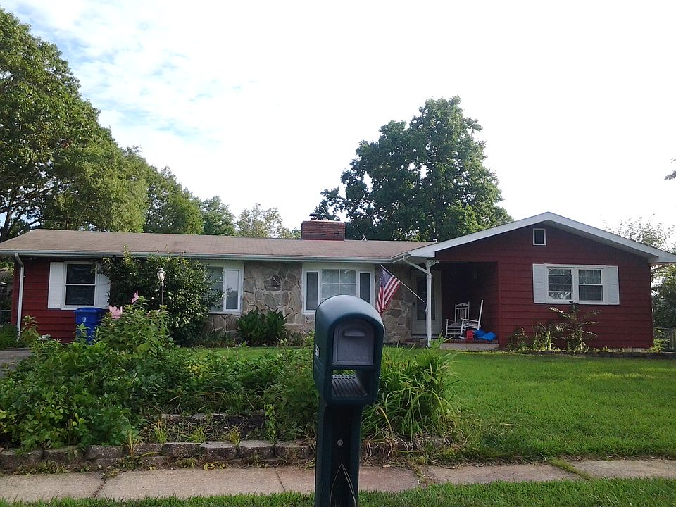 1st image of 966 Edinburgh Dr