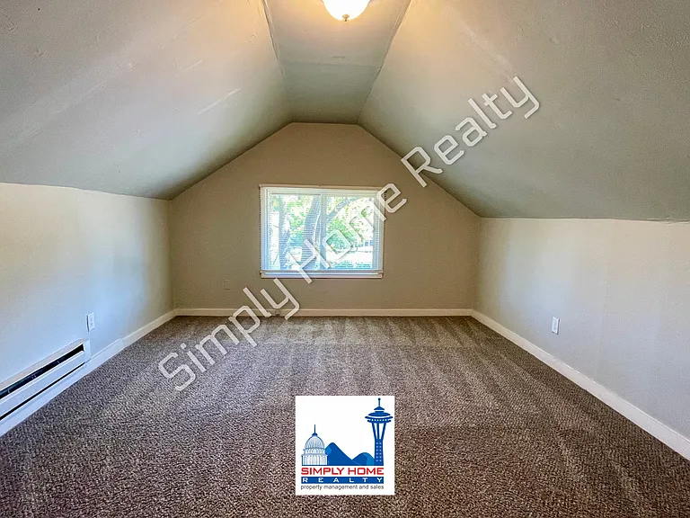 3314 Sawyer St — Photo 8