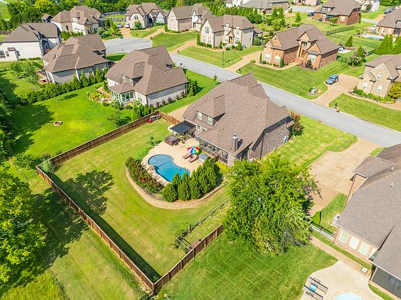 5th image of 15 Beechwood Ct