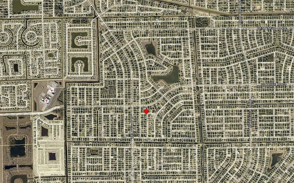 2nd image of 829 Carson St E