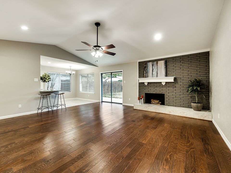 1st image of 638 Red River Dr