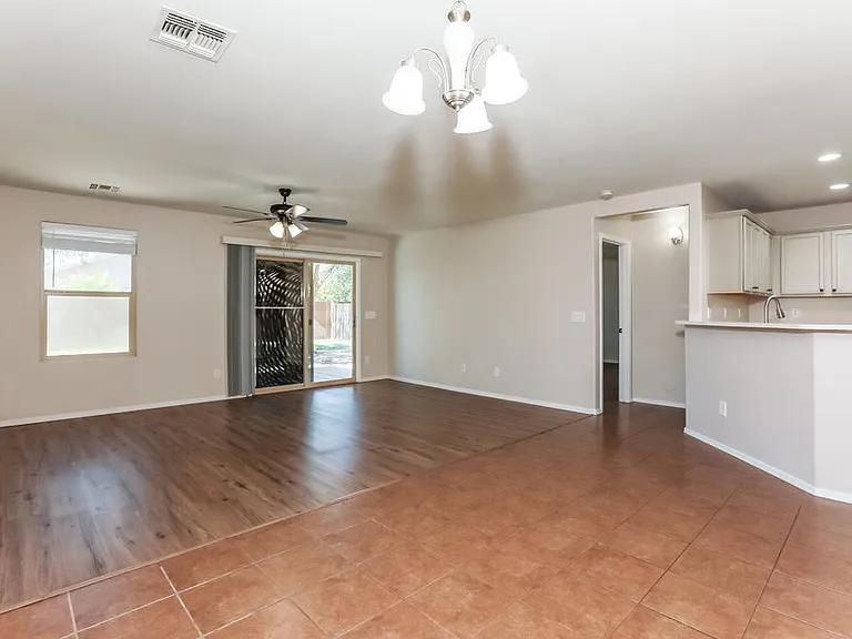 37870 N Beverly Ave — Photo 5