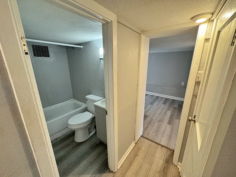 108 S College Ave #C — Photo 3