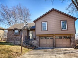 1125 NE Pierce Pl, Lees Summit, MO 64086