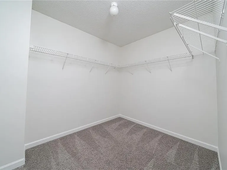 7683 Creekside Ln — Photo 15