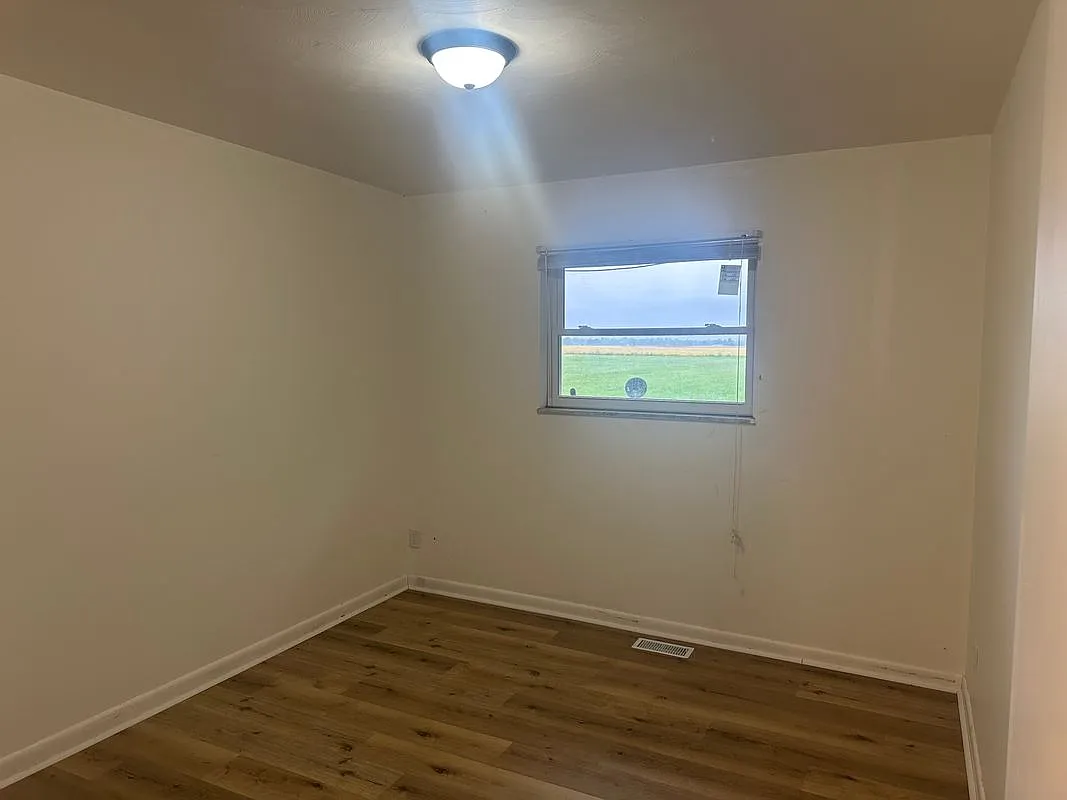 2 bed, 1.0 bath, 837 sqft, $950 — Photo 2