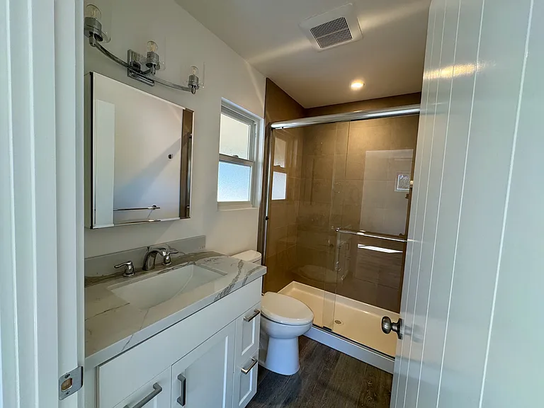 81 Richford Ln — Photo 3