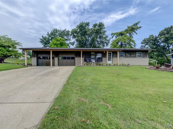96 Susan Dr, Saint Charles, MO 63301