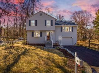 11 Sunset Dr, Unionville, CT 06085