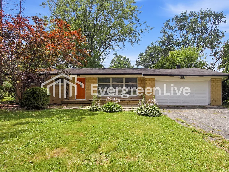 1120 Hathaway Dr — Photo 1