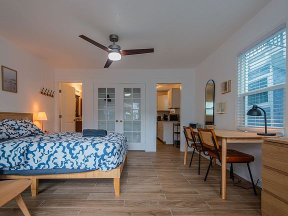 4th image of 125 N Broadway Ave #17