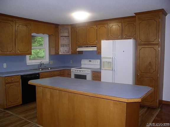2nd image of Lakewood Ct