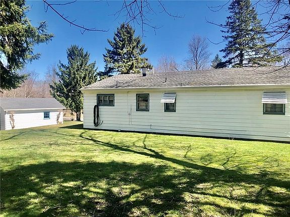 3rd image of 831 Bataan Ave