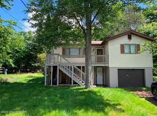 9031 Idlewild Dr, Tobyhanna, PA 18466