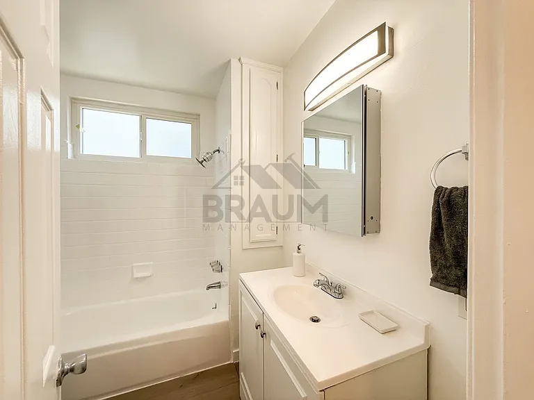SEPULVEDA — Photo 10