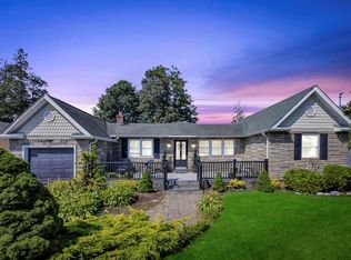 18 Briggs St, Hicksville, NY 11801