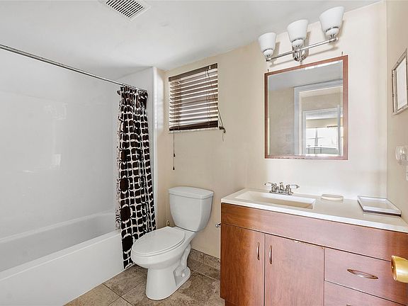 4th image of 501 NE 14th Avenue #604