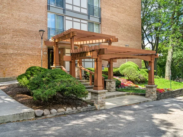 5810 Oakwood Dr Unit 5L, Lisle, IL 60532