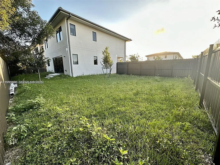 306 NW 11th Ct — Photo 9