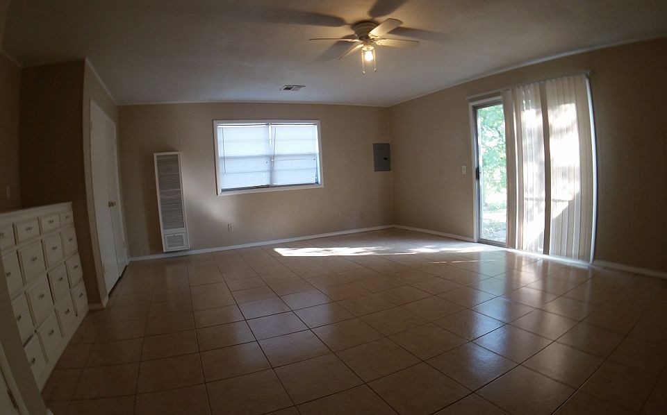 1st image of 2424 McCracken Dr