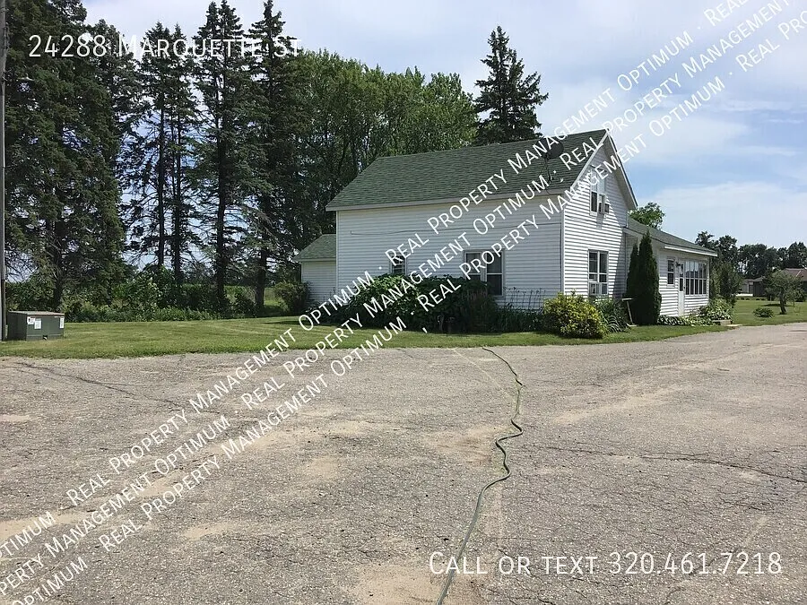 4 Bedroom 1 Bath Long Prairie Rental - Country Farm House Setting! Available Now — Photo 4