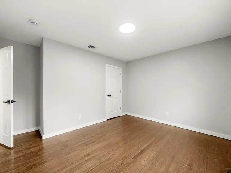 41 Monument Pl — Photo 13