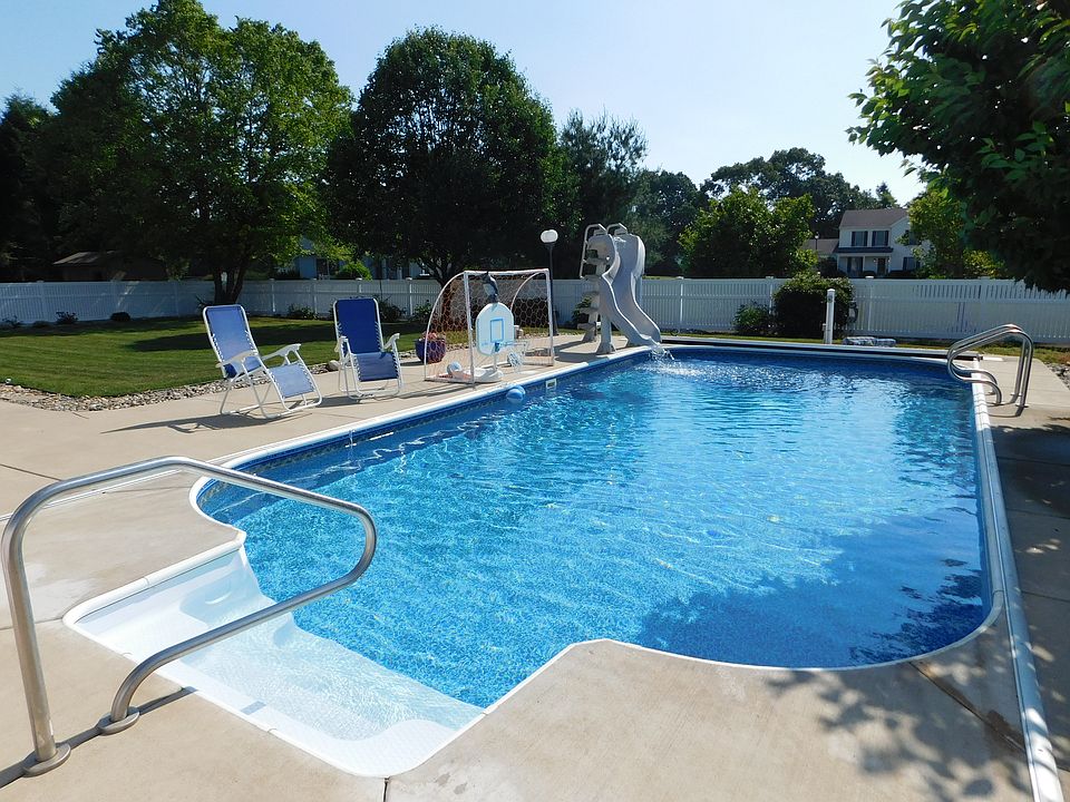 Heated swimming pool