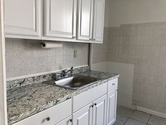 5th image of 3547 34th St APT 4E