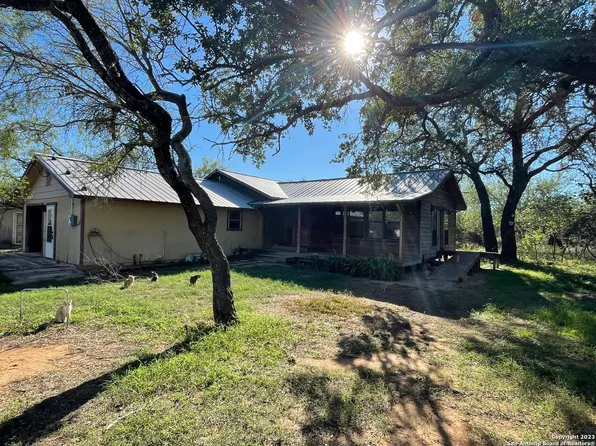116 RIVER BLUFF DR, Lytle, TX 78052