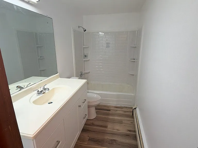 510 Alhambra Dr — Photo 3