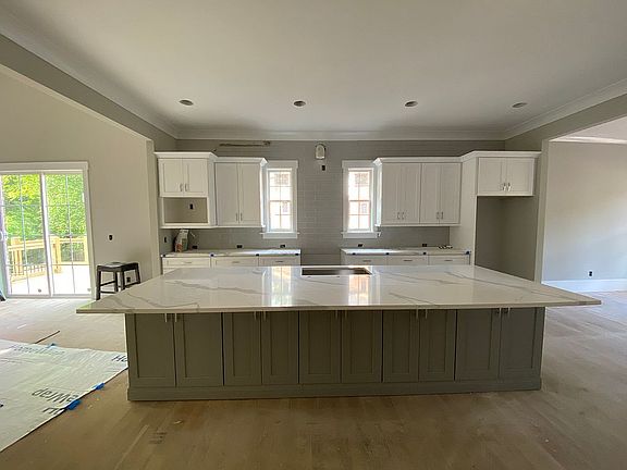 3rd image of 8889 Greenleaves Dr
