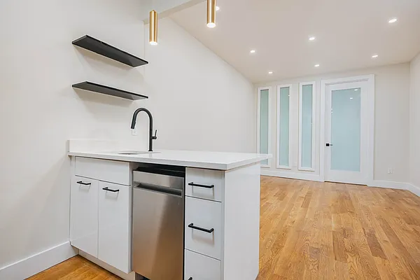 Rented by Space Link Realty | media 1