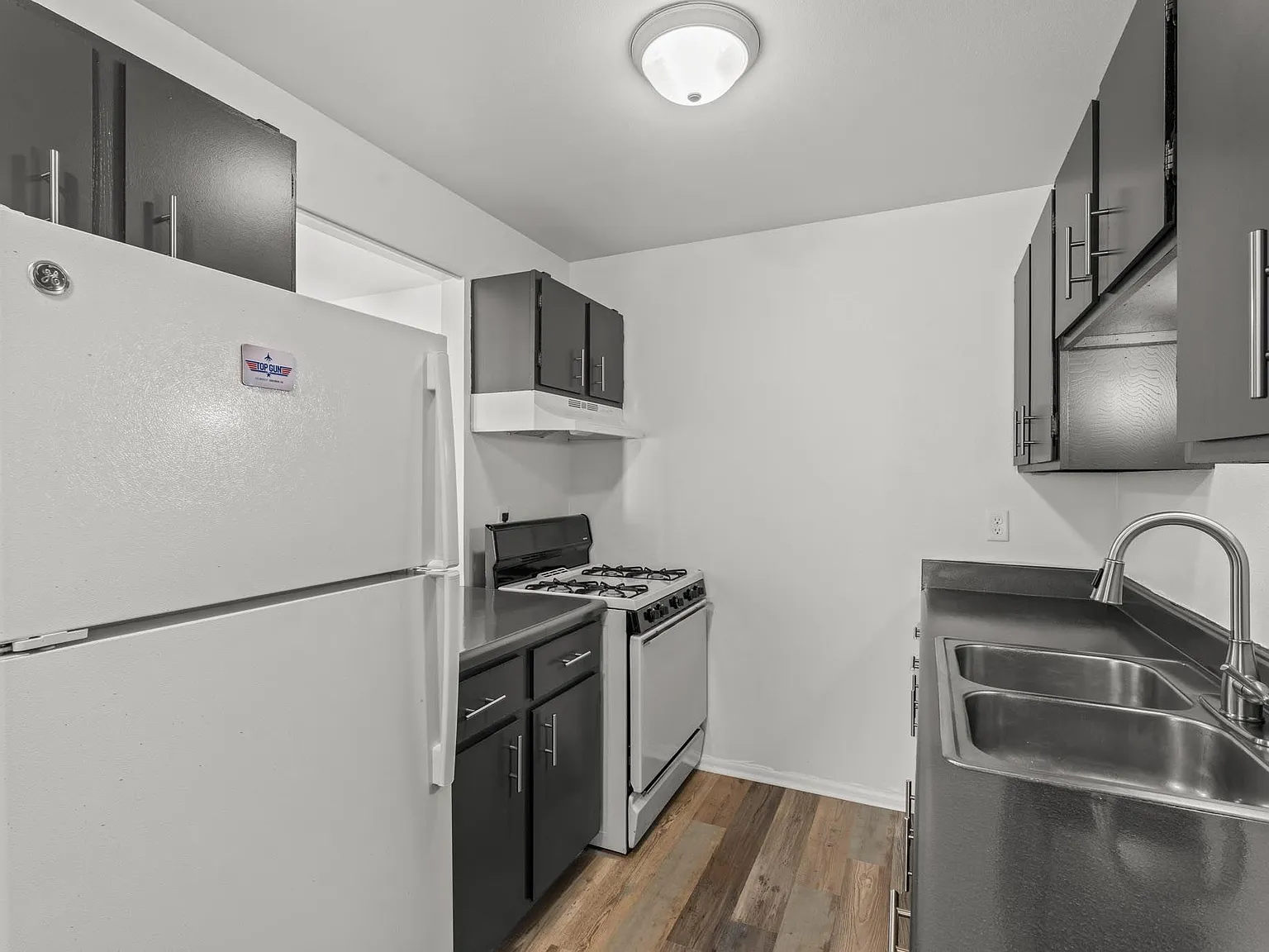 2 bed, 900 sqft, $1,050 — Photo 4