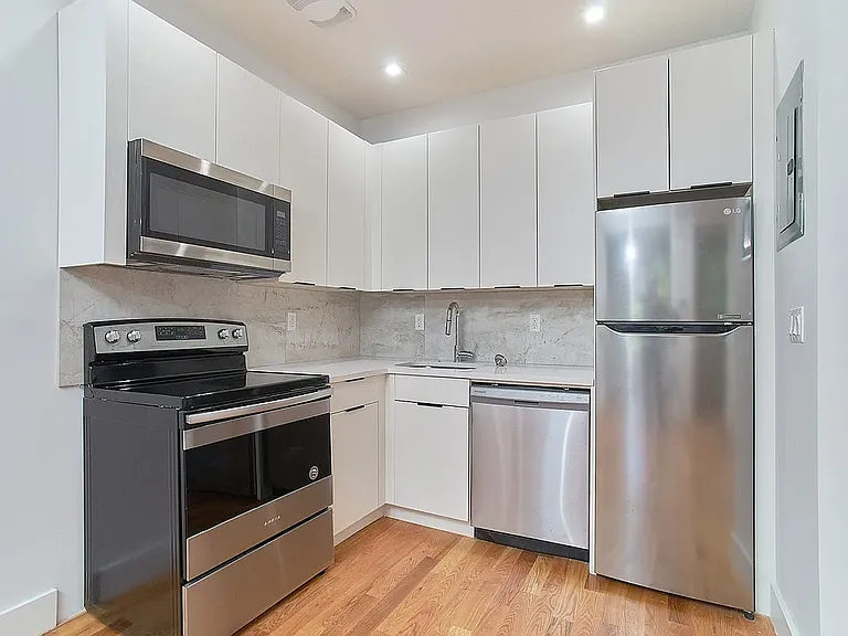 3215 Clarendon Rd #3R — Photo 1