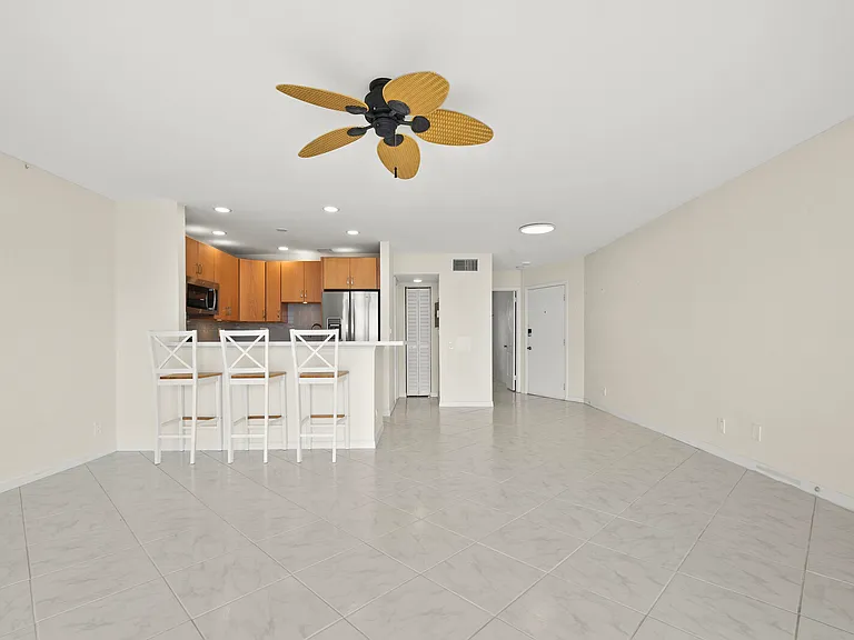 400 Wilma Cir #207-1 — Photo 20