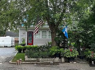 425 E 2nd St, Riverhead, NY 11901