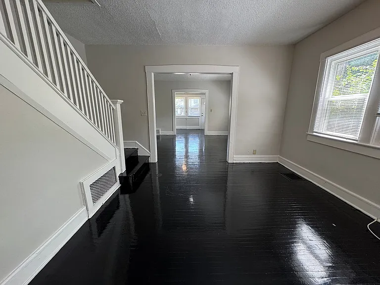 1136-1138 Fairfield Ave — Photo 13