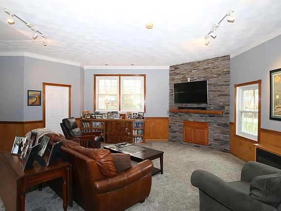4th image of 1231 Elmwood Dr