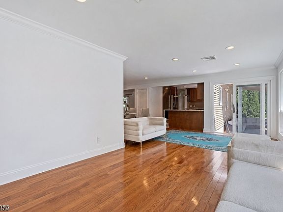 3rd image of 64 Spring Valley Rd