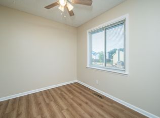 1327 NW 104th St, Clive, IA 50325