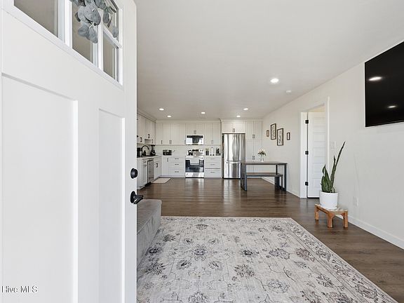 5th image of 211 Gallberry Road