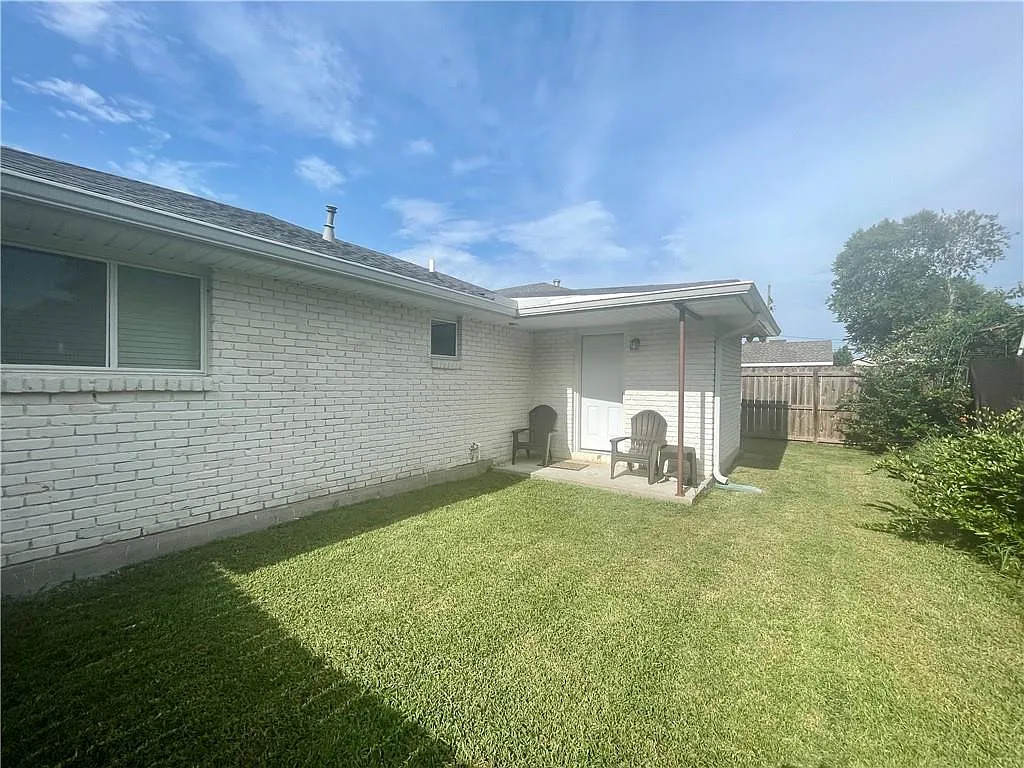 220 Tacoma St — Photo 3