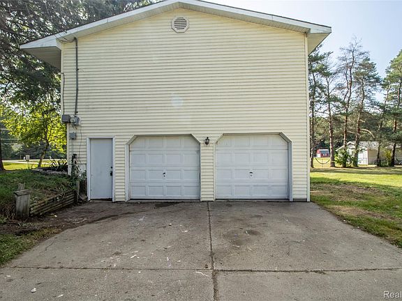 5th image of 10340 Farrand Rd