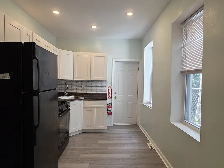 1864 N Uber St — Photo 5
