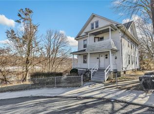 13 Crescent St, Ansonia, CT 06401