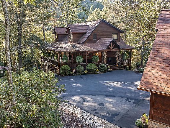 3rd image of 1934 Mountain Tops Rd